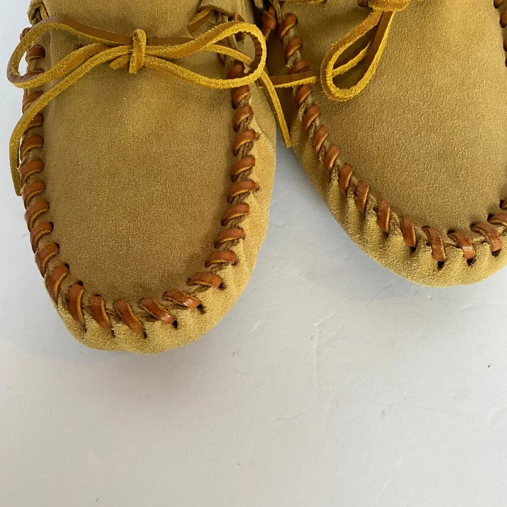 Minnetonka Moccasin Flats Size 9 Tan Excellent Suede Whipstitch 701
